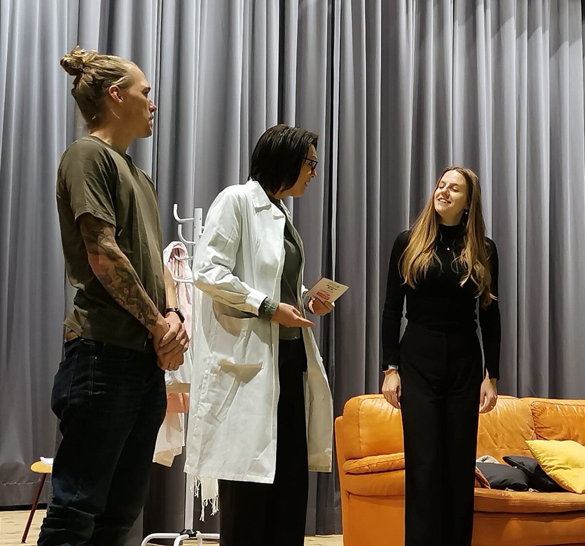 Die Theatergruppe Ludesch spielt eine „irre“ Komödie.⇒hab