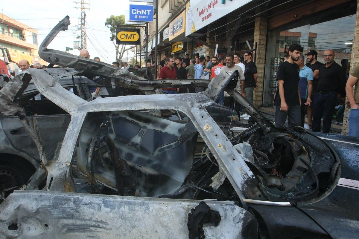 Die Trümmer eines Fahrzeugs, das von Israel beschossen wurde.⇒AFP