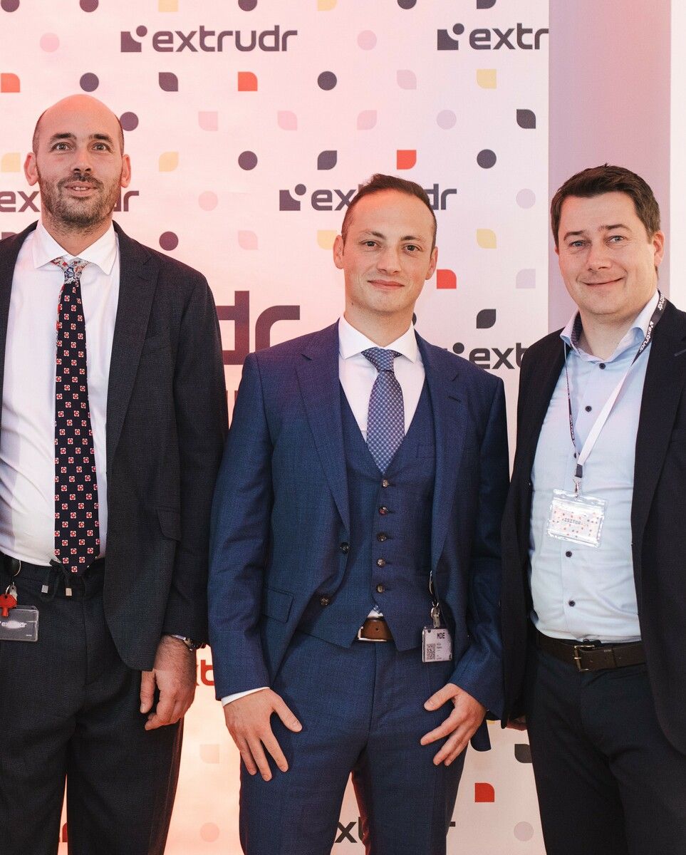 Die Unternehmer Johannes Früh und Marco Depaoli mit Bgm Patrick Wiedl. ⇒FA/Glück