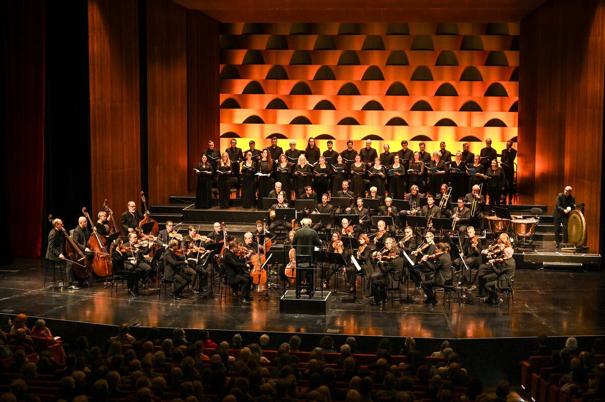 Dirigent Philippe Herreweghe wußte am Pult zu überzeugen. Das Collegium Vocale Gent brachte das Publikum dem Himmel ein Stück näher.⇒MK/Udo Mittelberger