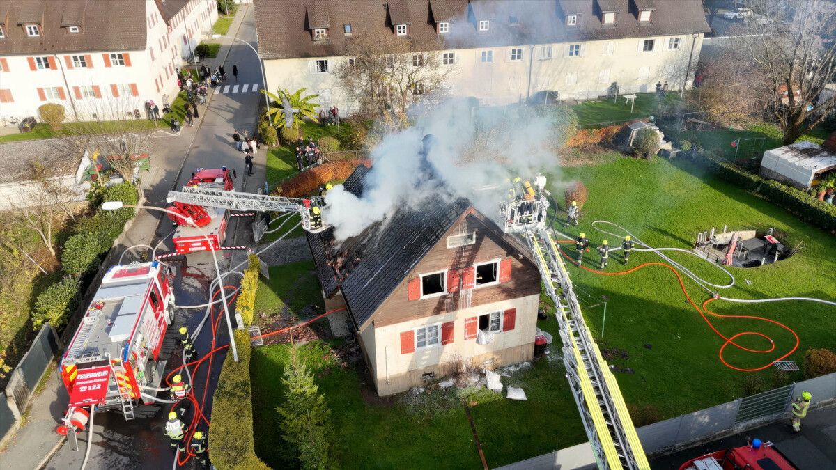 Durch das Feuer wurde das Haus in Bregenz völlig beschädigt und unbewohnbar.⇒M. shourot