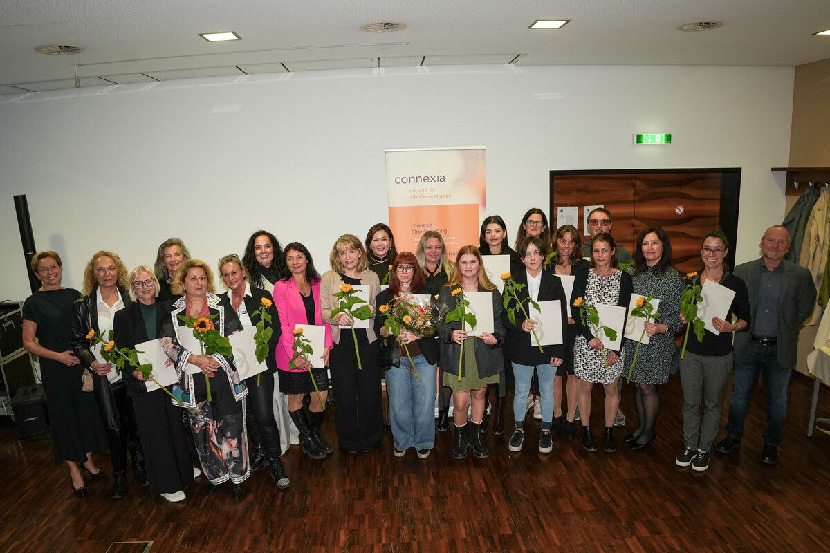 Eine Zeugnisübergabe fand in Dornbirn statt (Foto), die andere in Feldkirch. Die Ausbildung dauert etwa neun Monate und kann berufsbegleitend besucht werden. ⇒Land