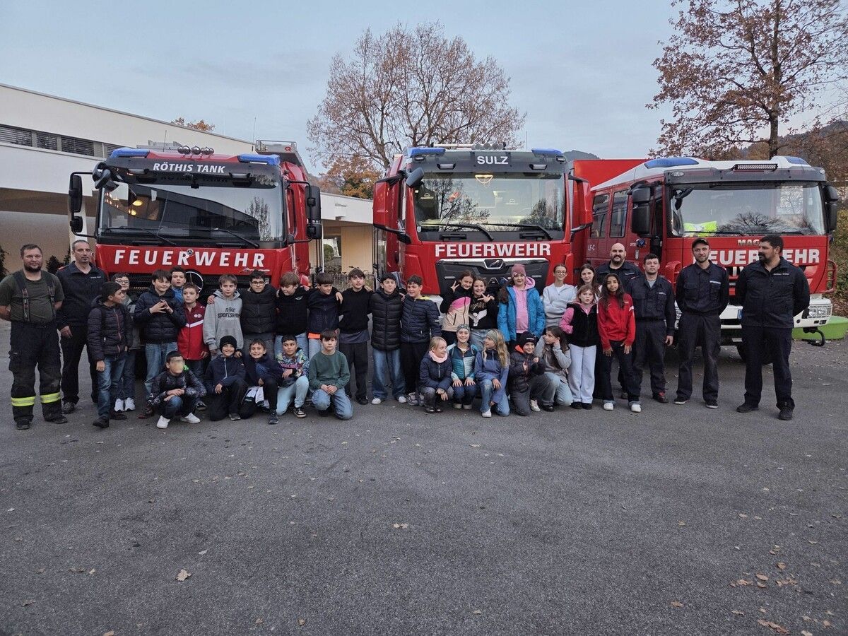 Erste Klassen der Mittelschule Sulz-Röthis zu Gast bei den Feuerwehren.⇒⇒S. Pescoller