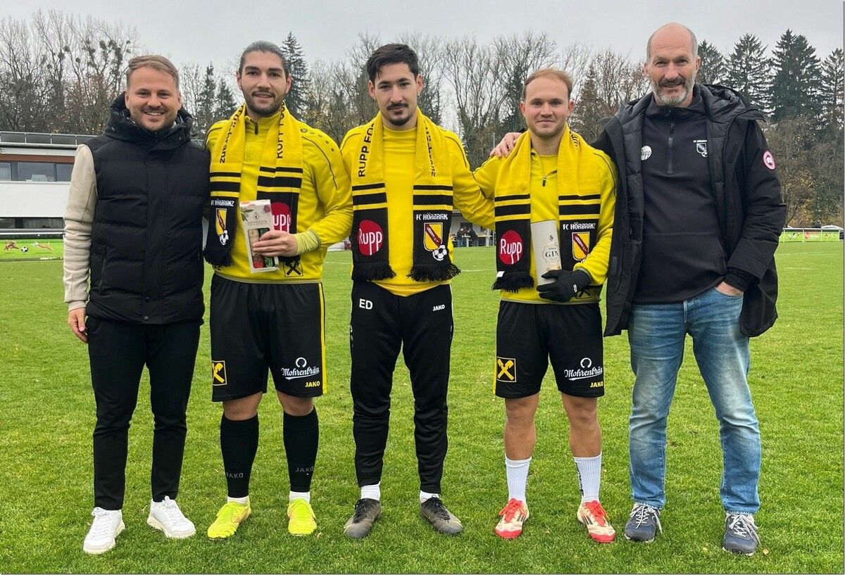 FC-Hörbranz-Sportchef Julian Lipburger (l.) verabschiedete drei Eins-Spieler.