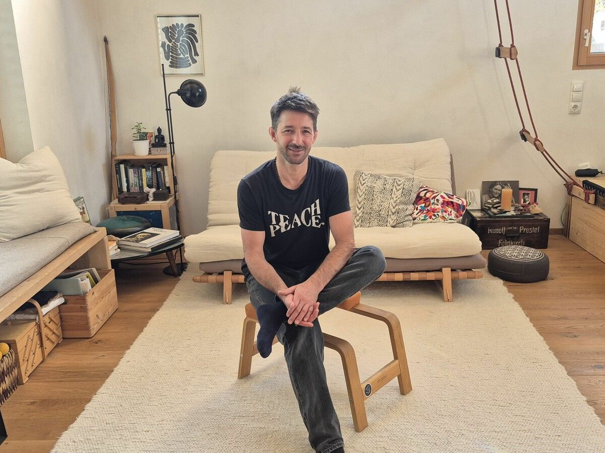 Simon Kathan hat nach der Ringerkarriere eine andere Art der Bewegung für sich entdeckt – AcroYoga.⇒jh (4)