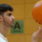 Ein Tag mit dem 2,20-Meter-Riesen