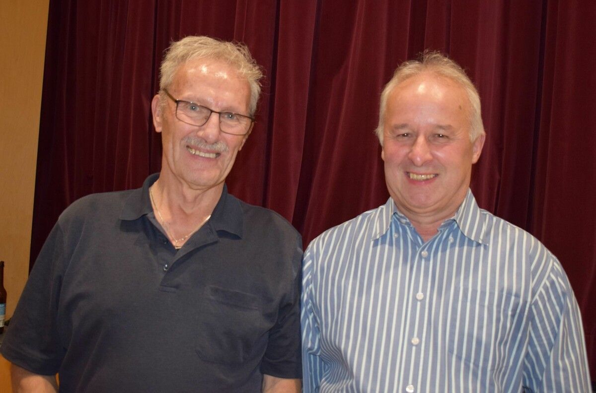 Filmemacher Peter Moser und Dorfhistoriker Friedrich Vögel.