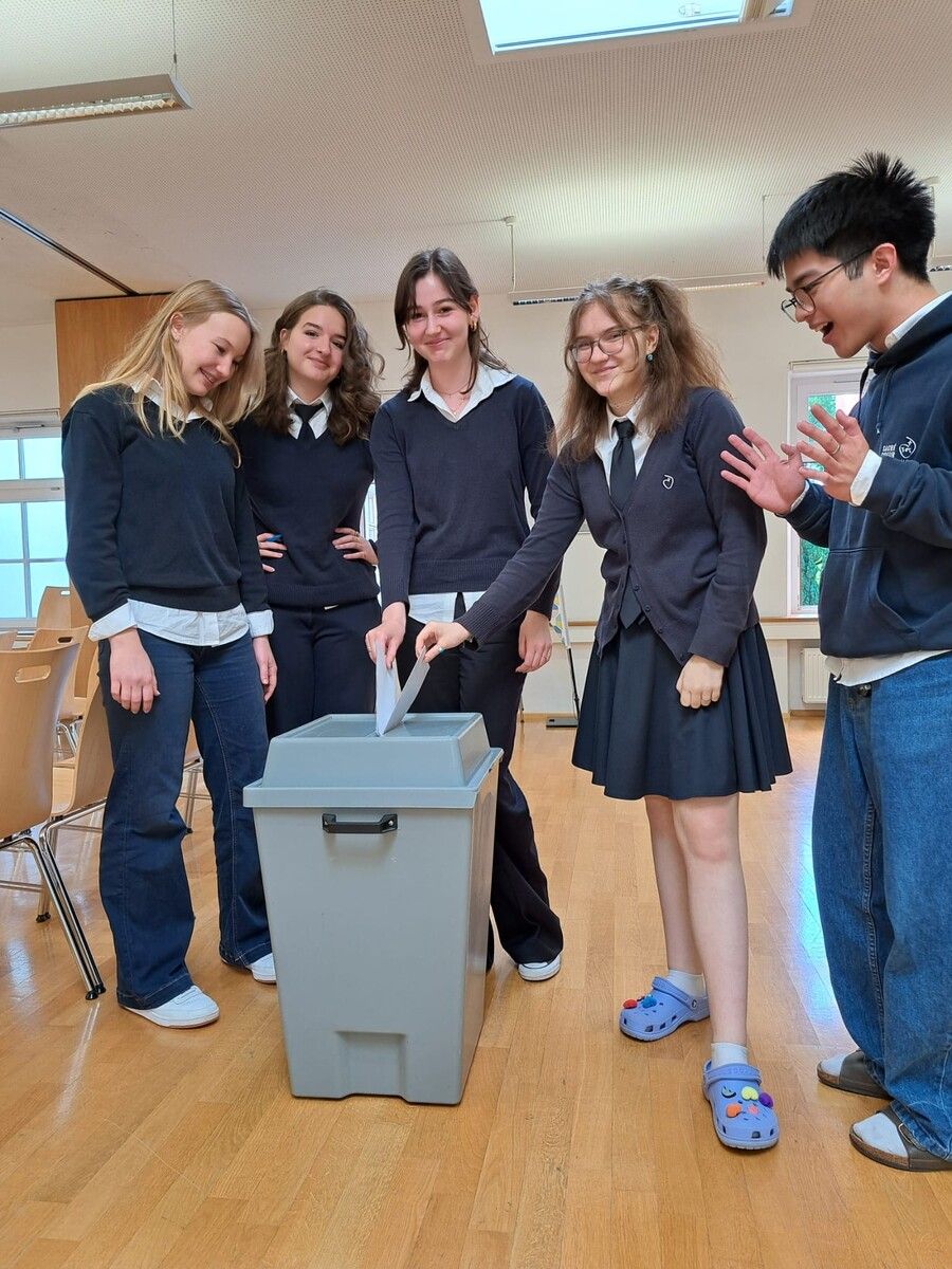 Fünf Mittelschulen haben Demokratie erlebbar gemacht. ⇒Bleimschein-Ratz