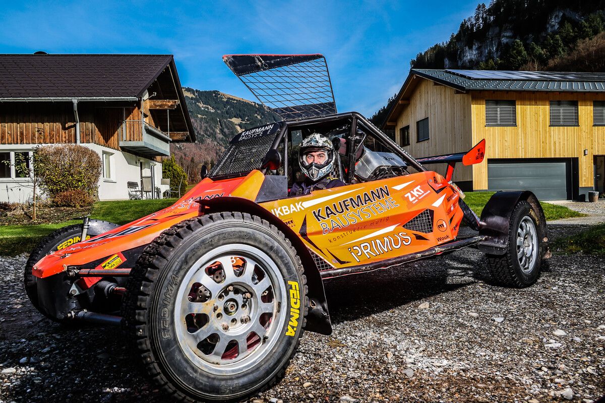 Für den VN-Fotografen nahm Christian Hartmann noch einmal im „ausgemusterten“ Rennbuggy Platz.⇒Steurer/2, VN