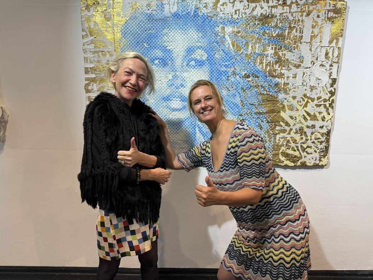 Galeristin Sylvia Janschek und die Künstlerin Patrizia Casagranda luden zur Vernissage „touch my soul“.⇒Franc