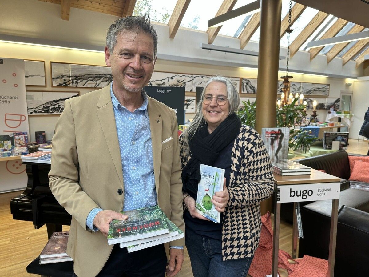 Gemeindesekretär Rudi Malin und Astrid Keutschegger, bug-Teammitglied, freuten sich über den regen Anklang.⇒ Monika Bischof