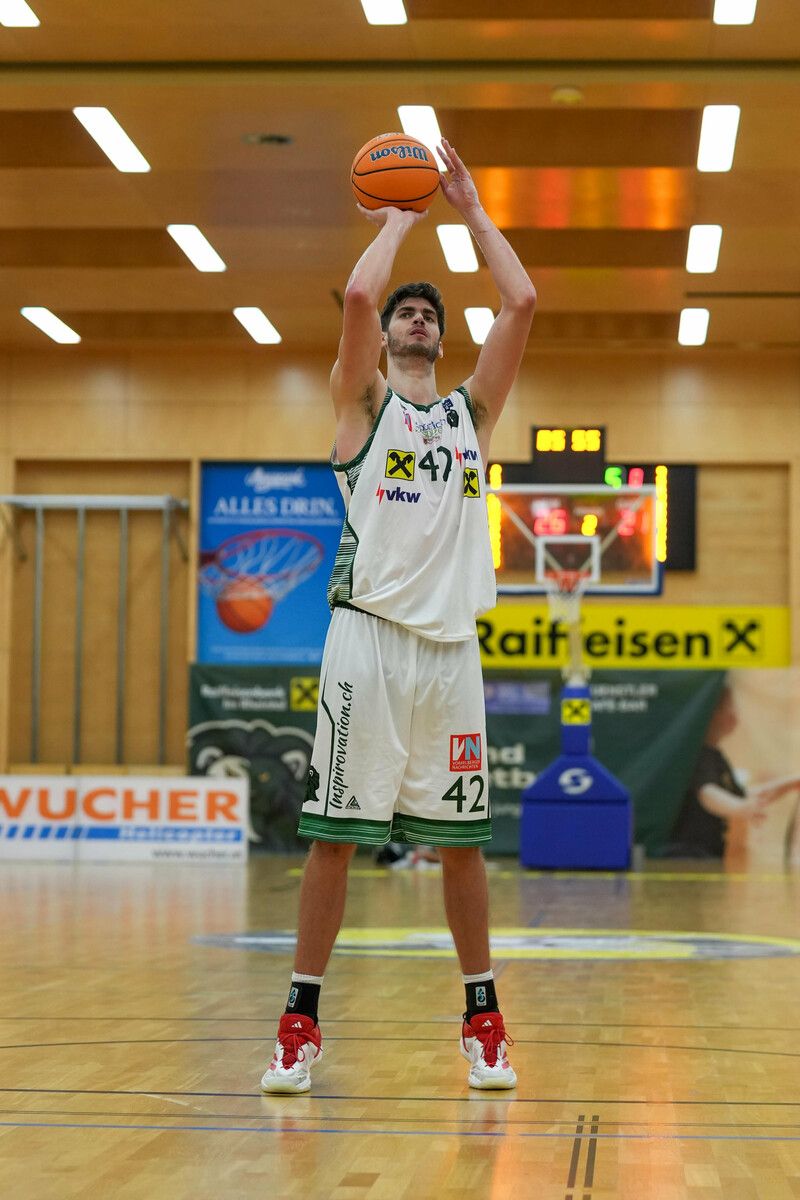 Im Alltag und auf dem Parkett gefordert: Noah Hupmann.⇒VN/Stiplovsek