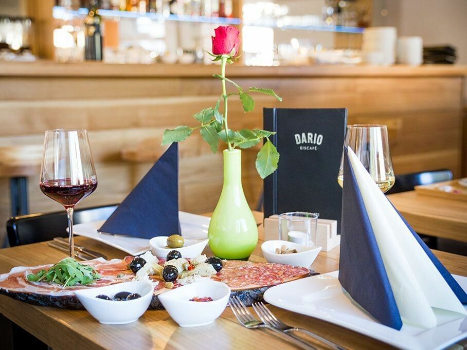 Im Eiscafe Dario wurde nicht nur Eis serviert, sondern auch Schmankerl. FA