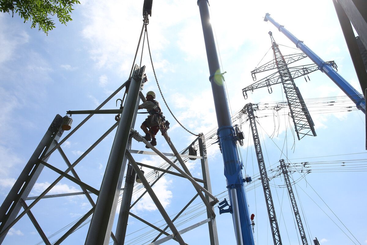 In der Elektrizitätswirtschaft wird umgebaut. Aus der Wirtschaft kommen auch kritische Töne. ⇒Hofmeister