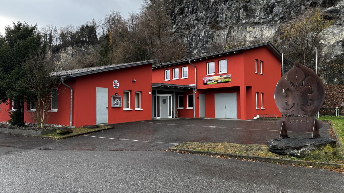 In diesem Jahr gibt es keinen Abholdienst. Das Pfadiheim in Nofels (Steinbruchgasse 4) ist mit den Stadtbus-Linien 401, 402, 414 und 404 gut erreichbar. ⇒Stadt Feldkirch