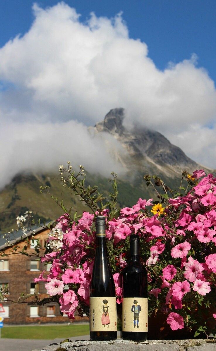 Jetzt hat auch Warth „seine“ Weine – zum Genießen im Urlaub oder als originelles Mitbringsel.