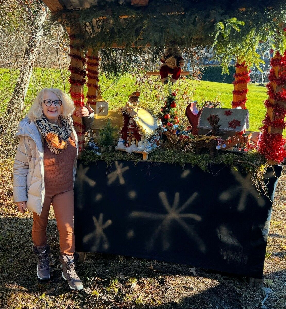 Jolanda Gasperi hat zehn Jahre lang den Wald in St. Anton im Montafon weihnachtlich geschmückt. ⇒Gasperi (2)