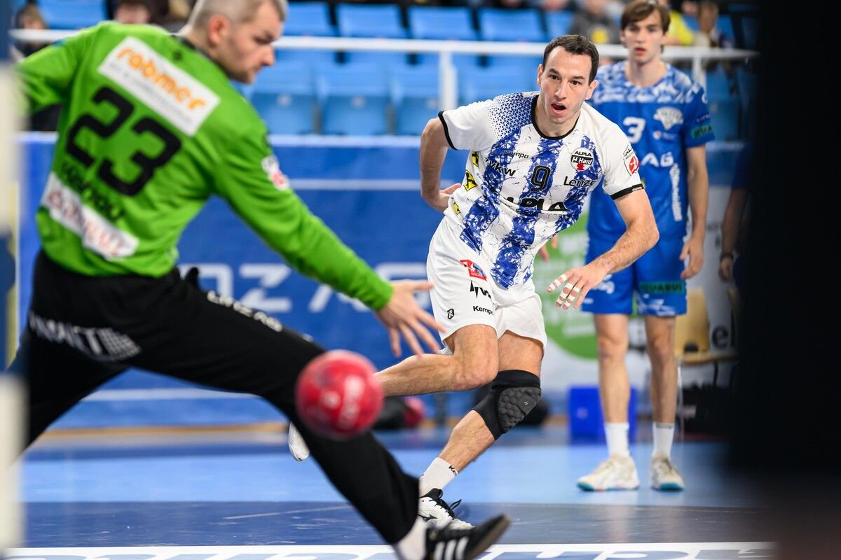 Jubilar Ante Tokic trug mit elf Treffern an seinem 32. Geburtstag maßgeblich zum 37:33-Erfolg der Harder in Linz bei.⇒GEPA