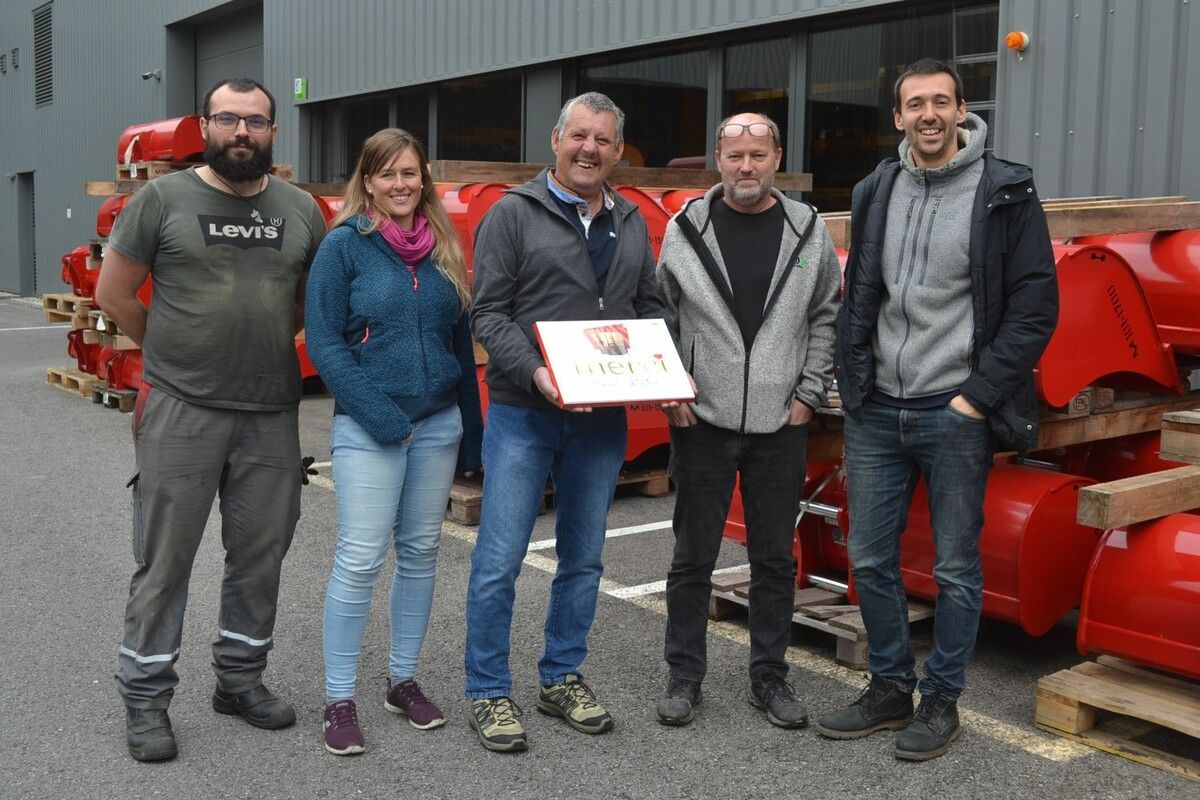 Jürgen Stemer (Bildmitte) wurde im Job durch Turgay Keskin (Firma Martin), Martina Klinger (Caritas Kompass), Rainer Hartmann (Firma Martin) und Raphael Barwart (Caritas Kompass) unterstützt. ⇒Caritas (2)