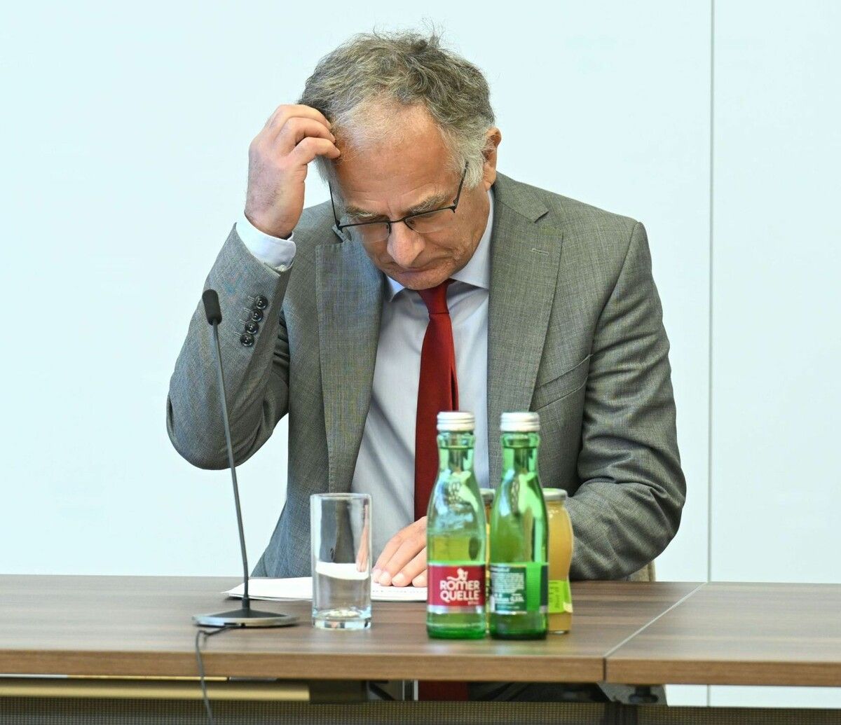 Kein Grund zur Freude für Finanzminister Markus Marterbauer: Die Ausgaben steigen noch stärker als die Einnahmen.