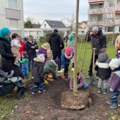 Pflanzaktion beim Spielplatz Sandgasse