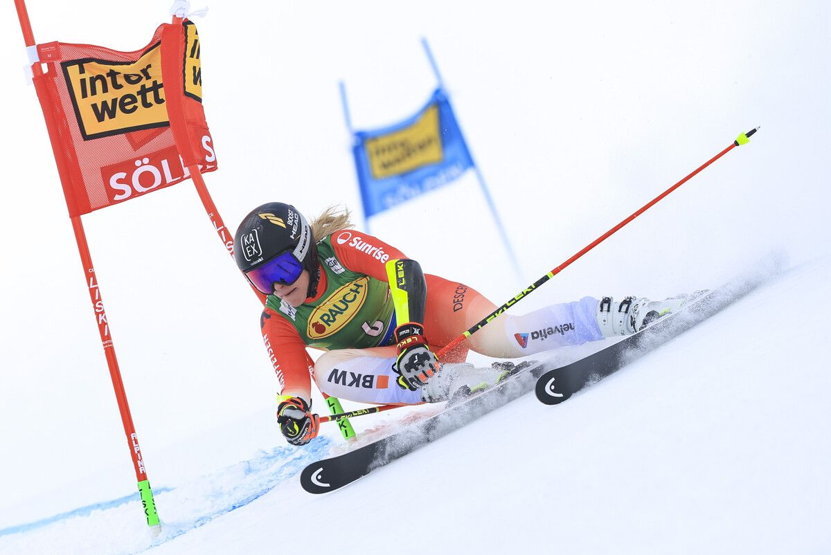 Lara Gut-Behrami droht das abrupte Karriereende. Die Schweizer Olympiasiegerin im Super-G zog sich im Training in Nordamerika eine schwere Knieverletzung zu.⇒GEPA