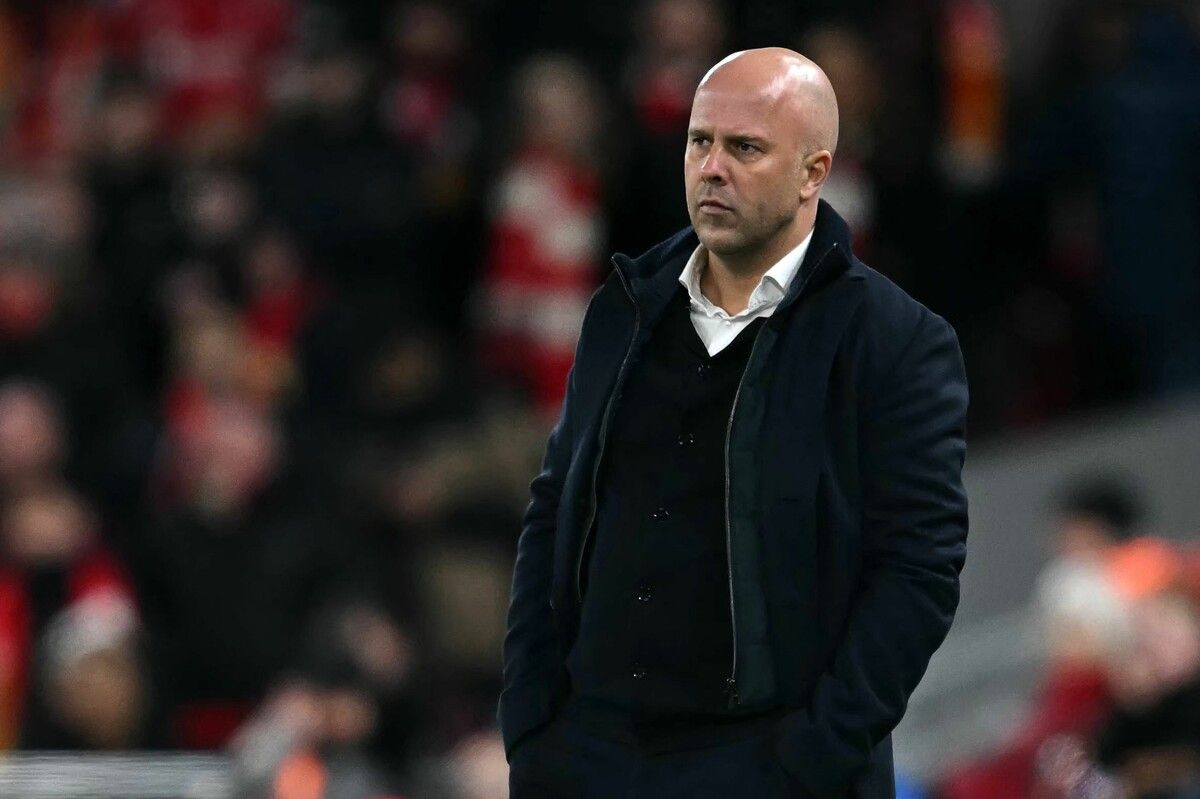 Liverpools Trainer Arne Slot steht nunmehr stark unter Druck.⇒apa