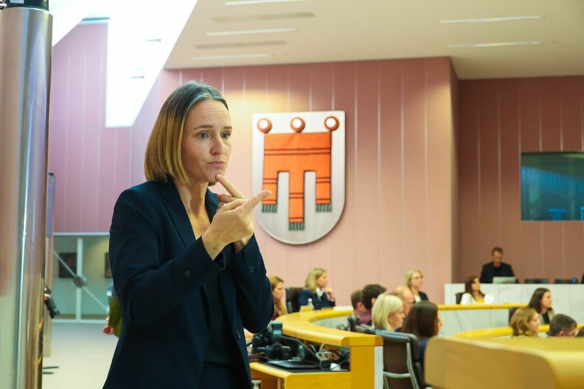 Magdalena Mair betont, dass gehörlose Menschen ein Recht auf Dolmetscher haben.⇒ VN/Steurer (2)