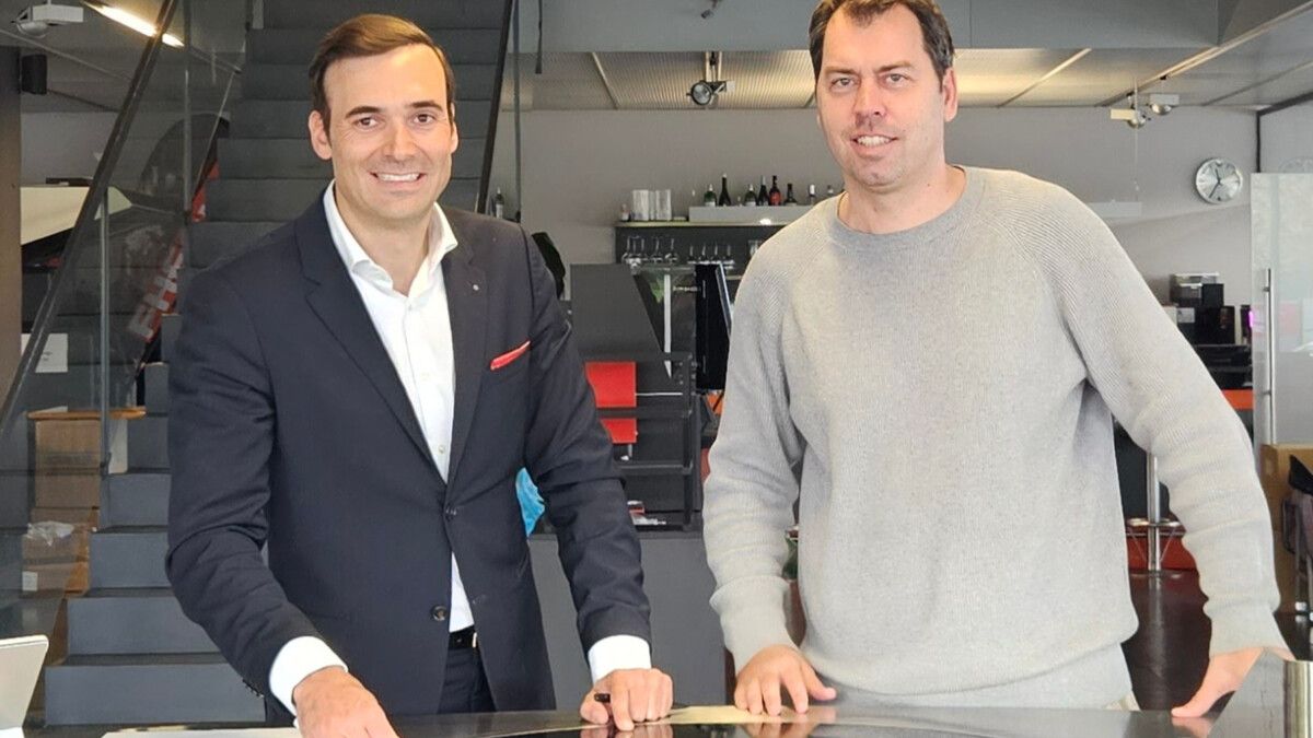 Marco Trupp (FHE Franke Gruppe) mit Unternehmer und Mitinitiator Thomas Gabriel (Muut Offices). ⇒fa