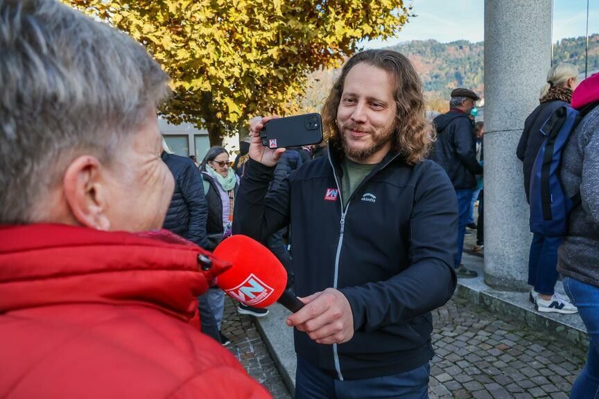 Matthias Rauch ist es gewohnt, Fotos und Videos eigenständig mit dem Handy aufzunehmen.