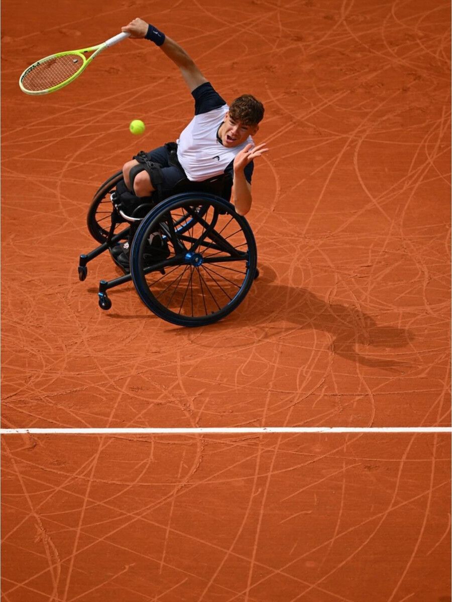 Maxi Taucher kämpft sich mit Leidenschaft, Disziplin und Spielwitz in die Weltelite des Rollstuhltennissports.⇒Privat