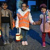 Wenn Laternen Licht ins Dunkel tragen