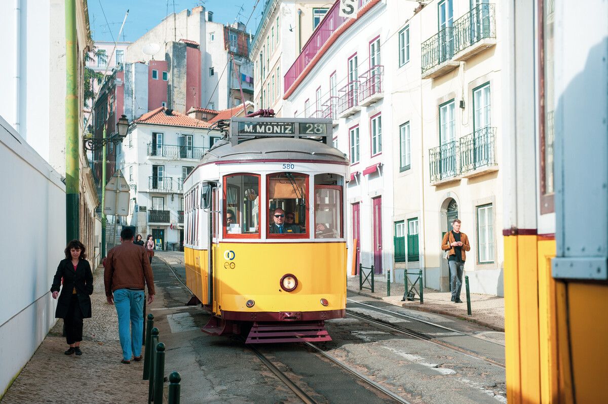 Mit der alten Tram zeigt sich Lissabon auch heute noch von seiner nostalgischen Seite. Beate Rhomberg