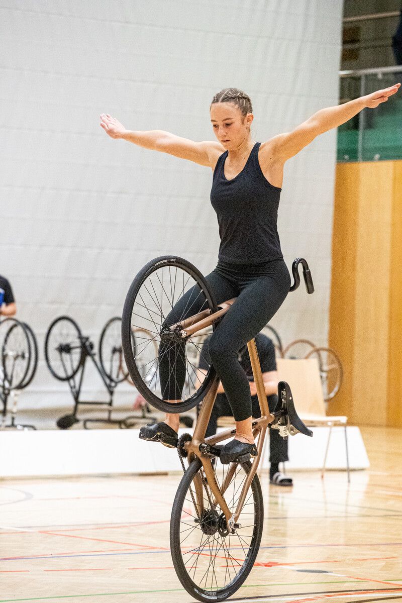 Nach 17 Jahren Kunstradsport wird die Höchsterin Lorena Schneider im Anschluss an die WM und das Weltcupfinale ihre aktive Karriere beenden.⇒Günter Nicolussi