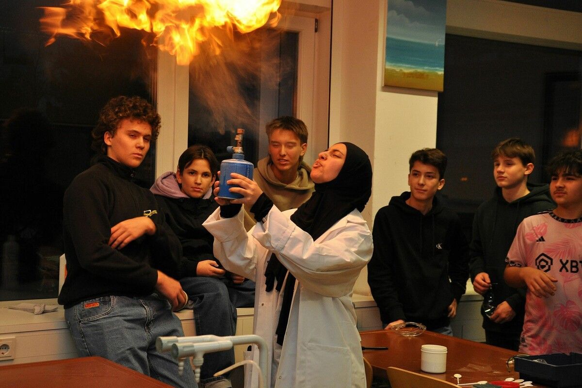 Oberstufenschüler des Schoren entwickeln im naturwissenschaftlichen und im informatischen Zweig technisches Verständnis und analytisches Denken.