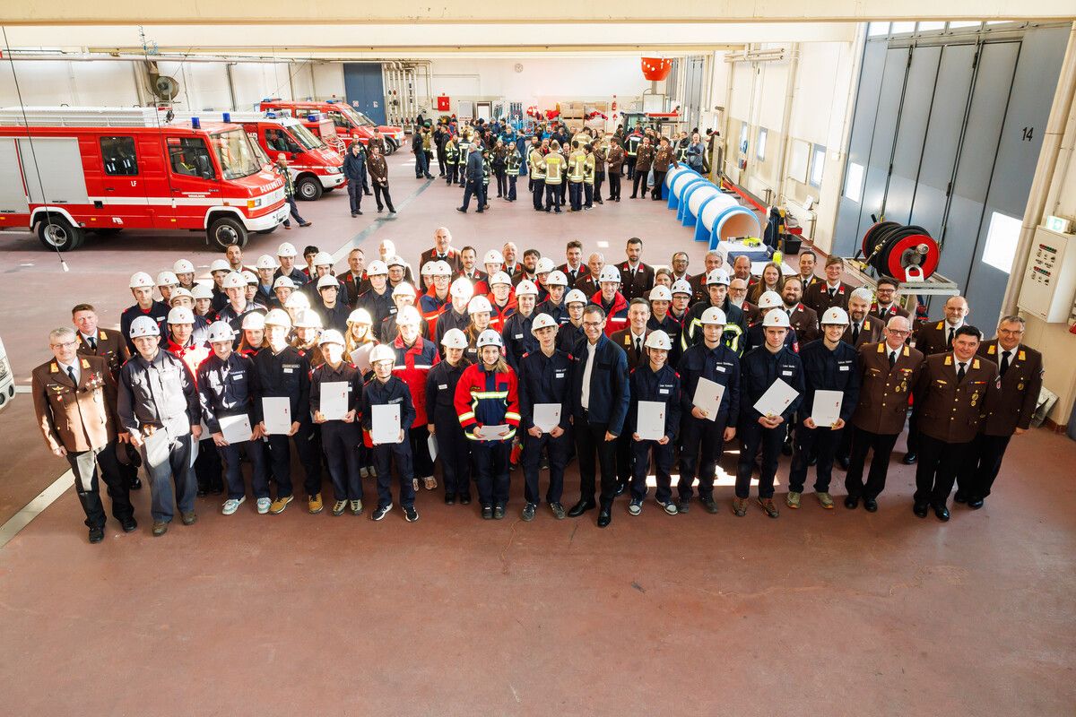 Respekt und Anerkennung für den erfolgreichen Feuerwehrnachwuchs. ⇒VLK/Hofmeister