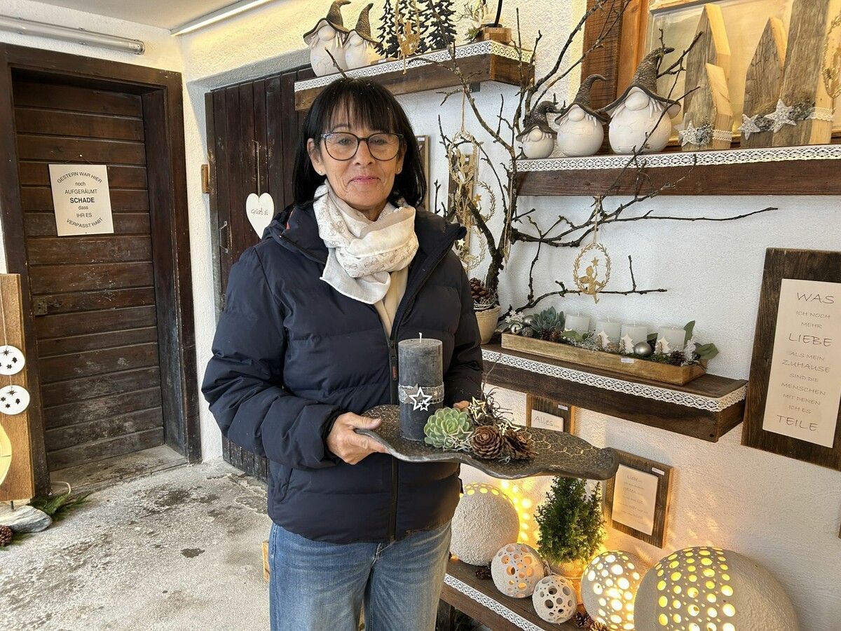 Rund vier Monate ist Gabi Vonderleu mit den Tonarbeiten für ihre Weihnachtsausstellung beschäftigt.⇒Stemer