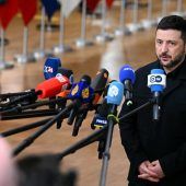 Bargeldberge, Geschäfte und Liebschaften