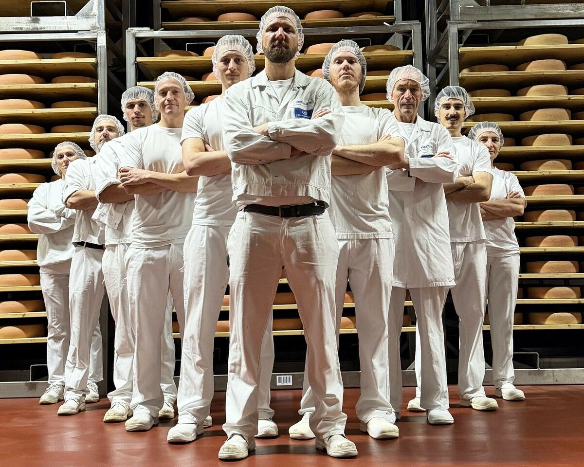 Sensationeller Erfolg für Vorarlberg Milch: Beim international renommierten Käsewettbewerb World Cheese Awards brillierte das Traditionsunternehmen mit gleich neun Auszeichnungen – 3× Gold, 2× Silber und 4× Bronze. Damit zählt Vorarlberg Milch einmal mehr zu den Spitzenreitern der europäischen Käseelite.⇒Fa