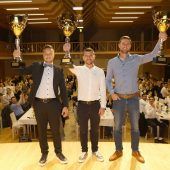 Rivalen im Auto, gemeinsam auf der Bühne