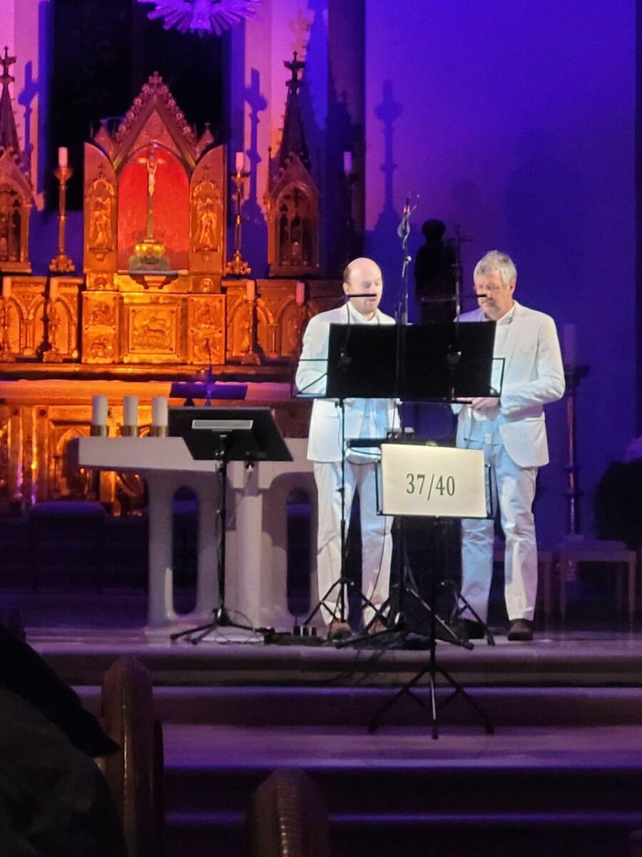 Terry Wey und Uli Stabler im Feldkircher Dom.⇒UL