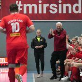 Auflauf der Altstars für wohltätigen Zweck