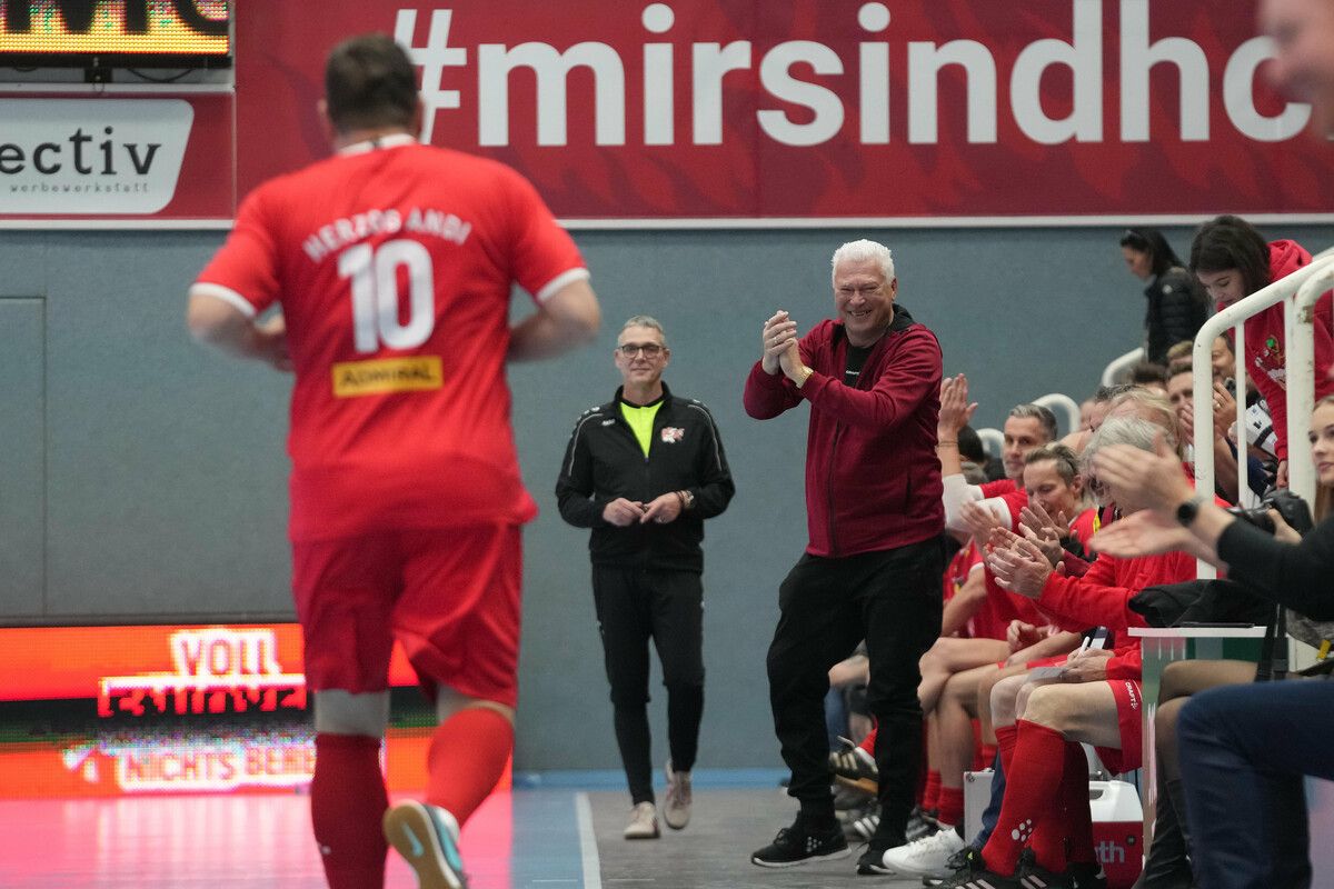 Tini „Doppelpack“ Polster wird erneut seinem Kumpel Andi Herzog ansagen, wohin es zu laufen gilt beim Legendencup.⇒stiplovsek