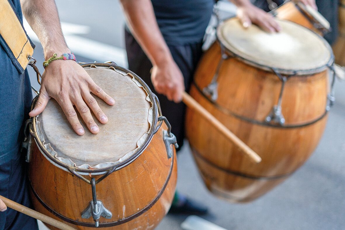 Traditionell und energiegeladen: Trommler einer Candombe-Gruppe.⇒Shutterstock