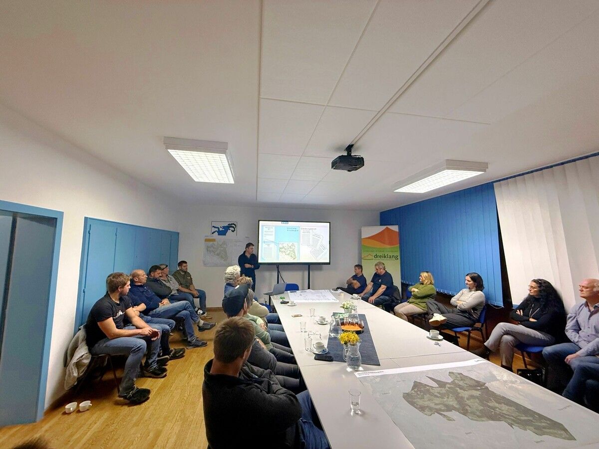 Ulrich Blanda vom Büro stadtland präsentierte die Schwerpunkte des Konzepts – von nachhaltiger Raumplanung bis hin zu Maßnahmen für einen klimafitten Wald.⇒Henning Heilmann