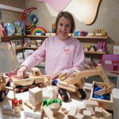 Holzspielzeug in der Eisdiele