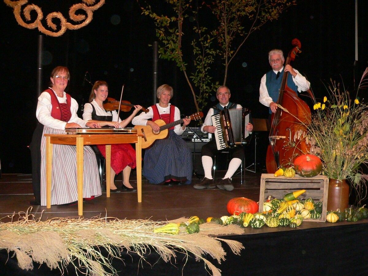 Volksmusik und Tanz verbindet das Highlight der Trachtengruppe. ⇒vn/tk