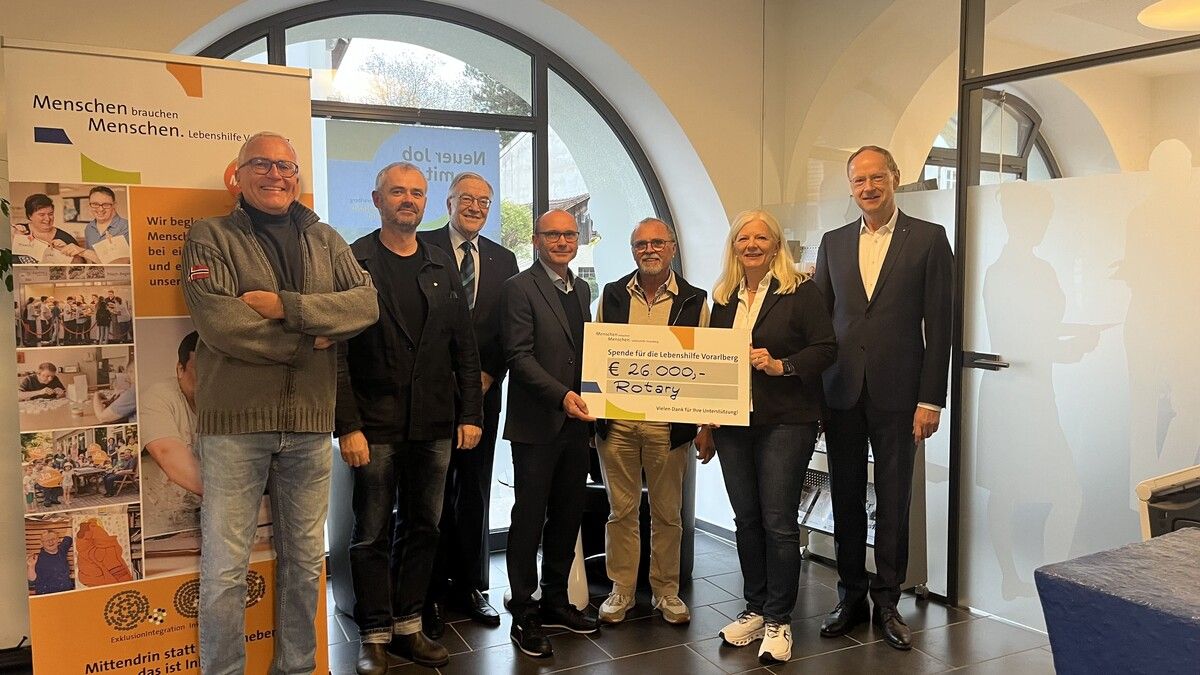 Vorarlberger Rotary Clubs spenden 26.000 Euro für neuen Bus.⇒Lebenshilfe Vorarlberg