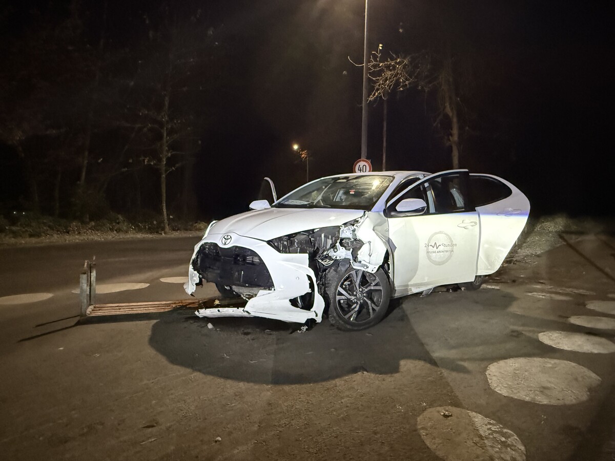 Wer auch immer diesen Pkw gelenkt hatte, nach dem Unfall war jede Spur von ihm verloren.⇒vlach