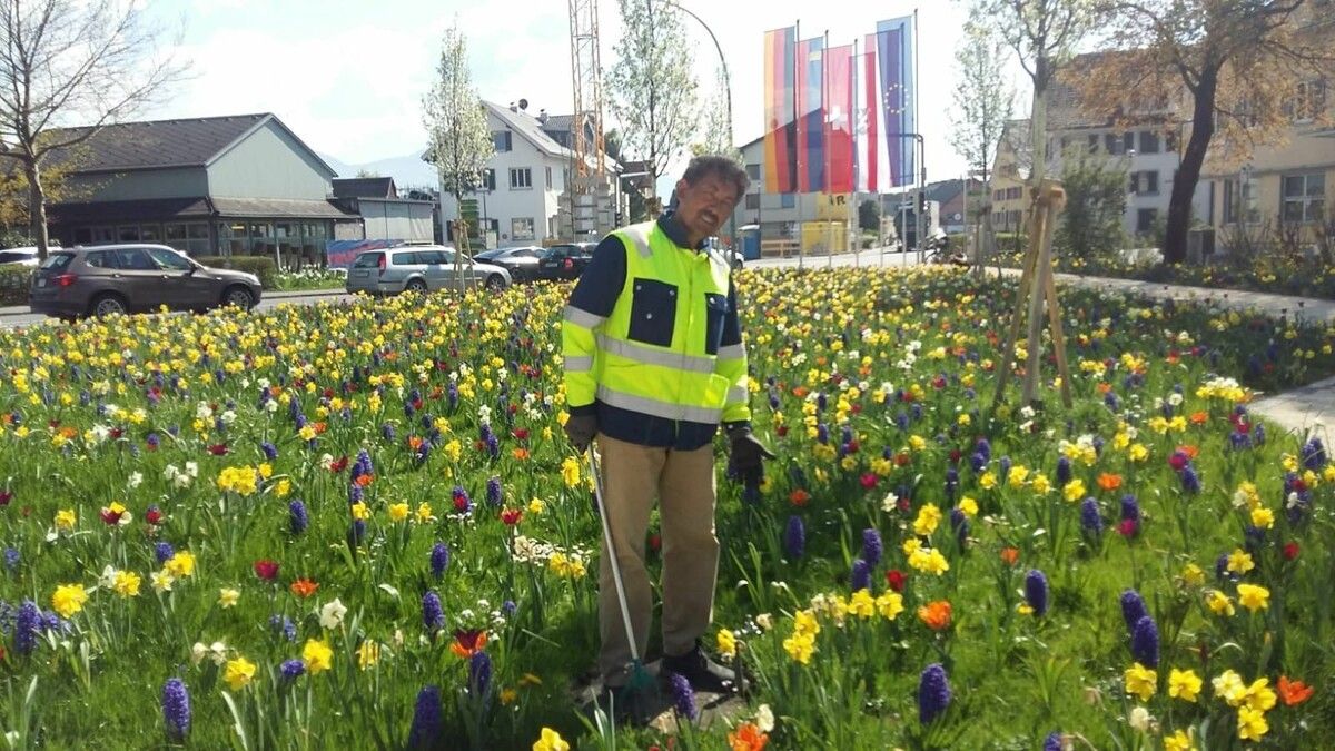 Ab 2016 arbeitete Khan Haidari aus Afghanistan gemeinnützig für Lauterach. ⇒Gemeinde Lauterach, VN/Rhomberg